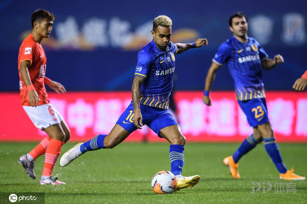 苏宁大胜恒大，豪取积分榜榜首宝座