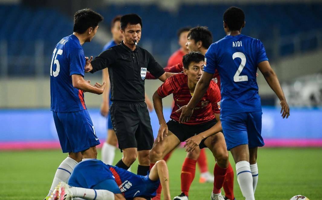 上港客场激战申花，善罚杰帽梅开二度的简单介绍