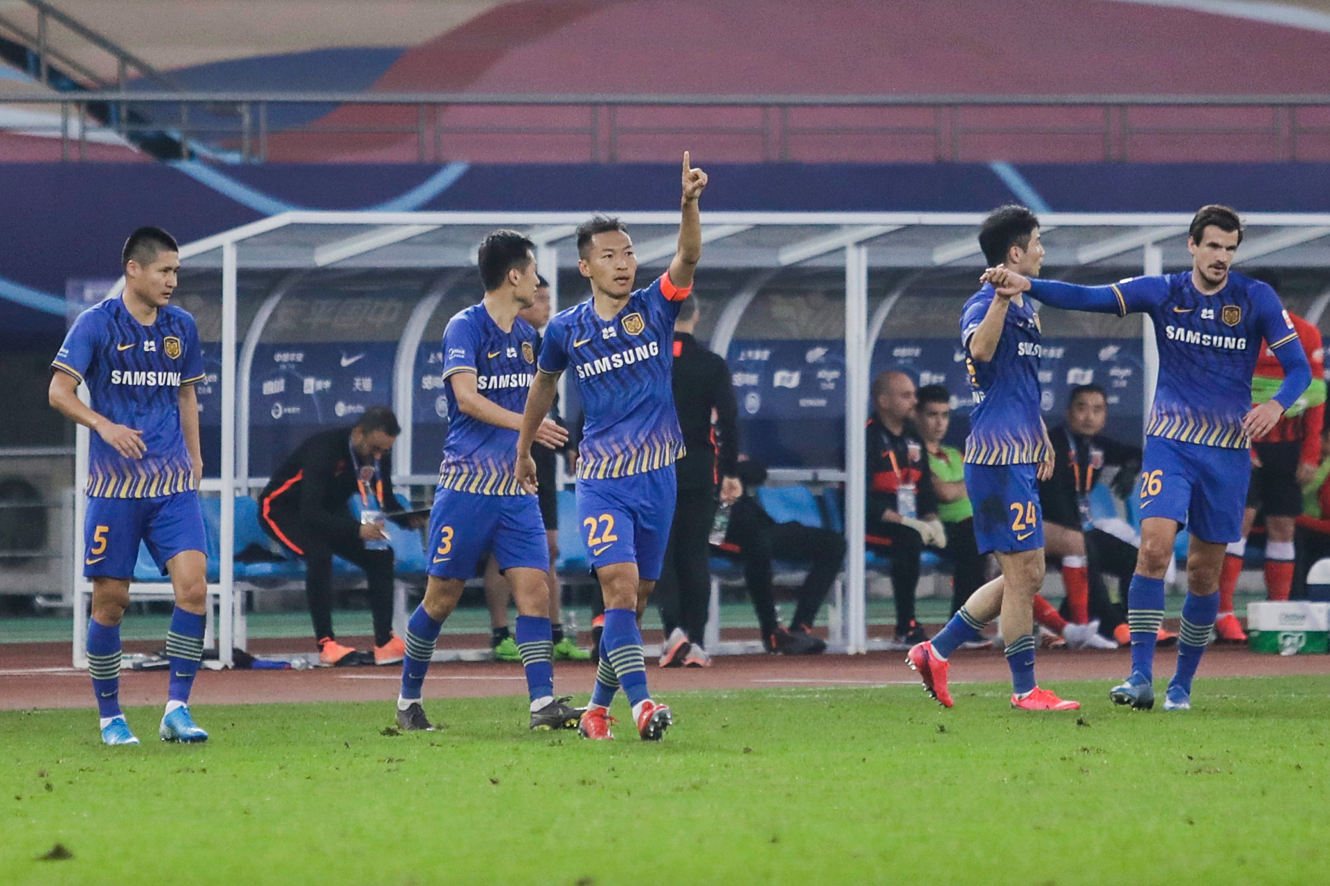 包含江苏苏宁连续不胜，压力增大的词条