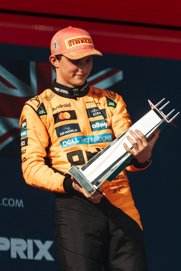 迈凯伦险胜索伯车队，皮亚斯特里点燃赛场的简单介绍