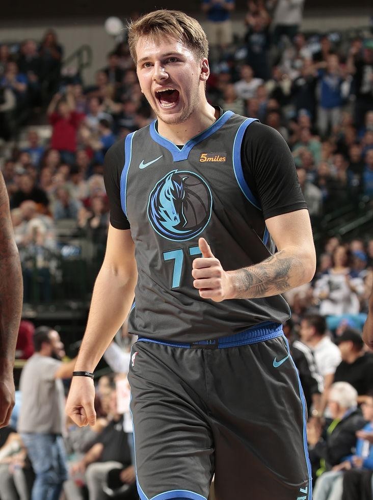 独行侠力克雷霆，巴恩斯完成帽子戏法的简单介绍