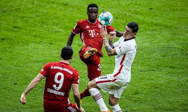 关于法兰克福战平对手，保持不败状态的信息