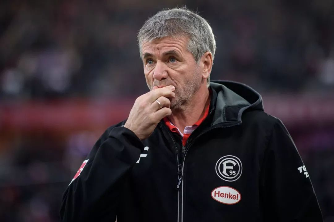 沙尔克主场遭逢挑战，未能守住胜局