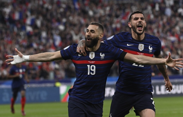 法国队绝杀丹麦队，黄鸭组合带队取胜