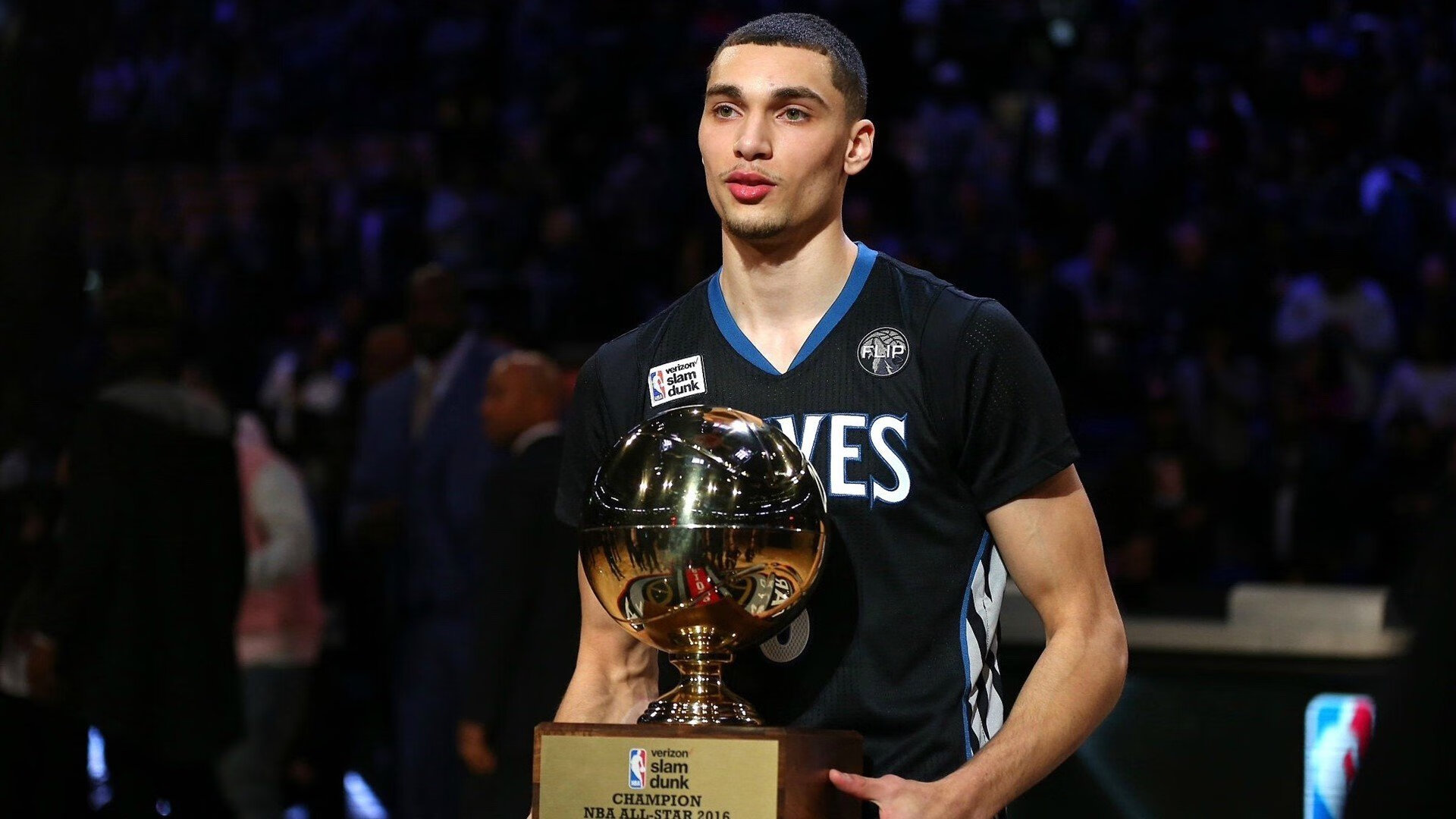 戈贝尔关键节点连续得分，太阳火力压制76人，双线战役的战术启示