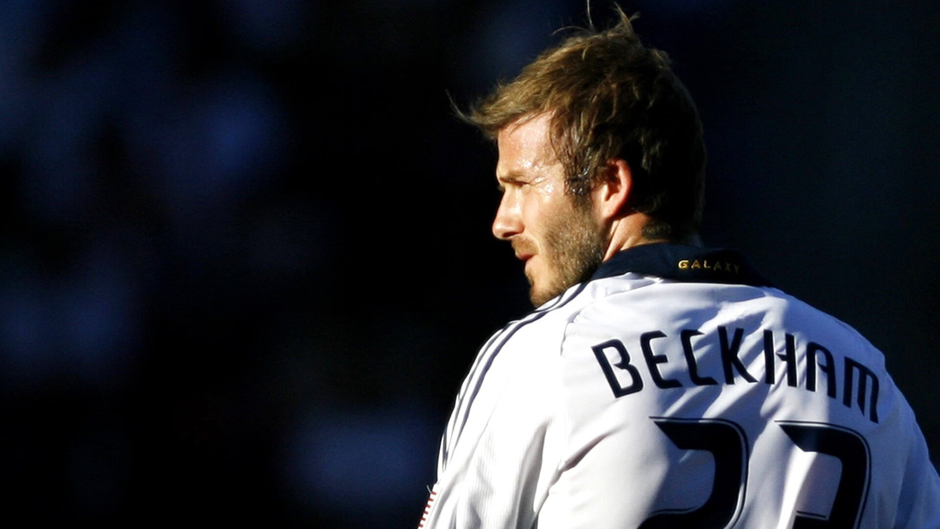 南美旋风难撼安联堡垒，拜仁轻取哥伦比亚，维尼修斯刷新纪录之夜的双重奏